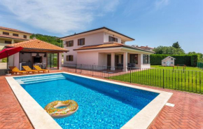 Stunning Home In Kostrena With Lake View